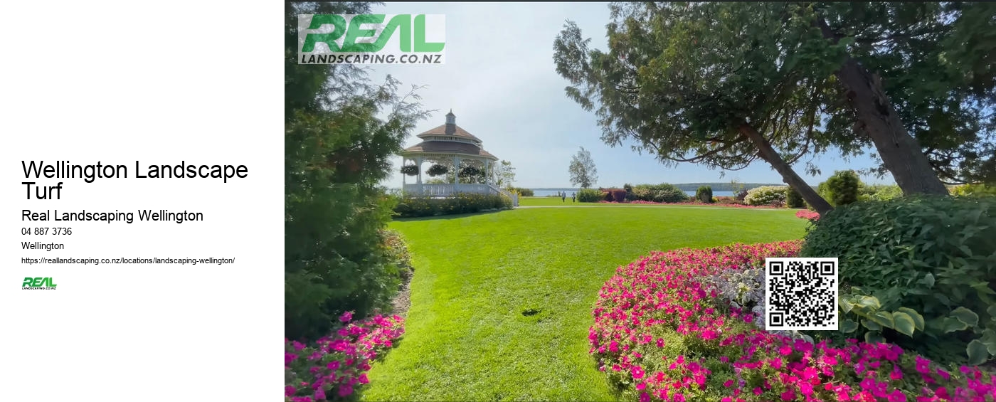 Wellington Poolside Landscaping